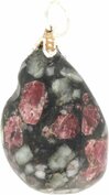 Edelsteenhanger eudialiet